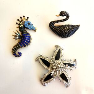 3 Broaches Lot